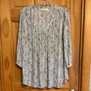 Women’s Plus Rose+Olive Tunic 6 Button V Neck Blue Pink Floral Size 1X Like New
